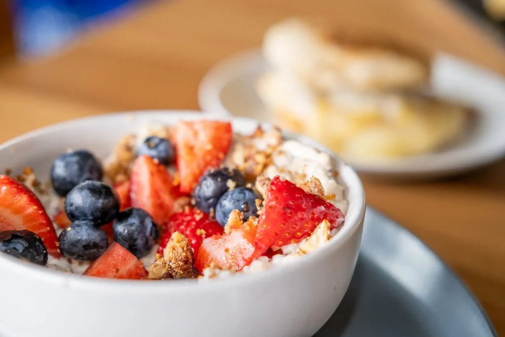 Bowl of oatmeal or yogurt with fresh berries and granola.