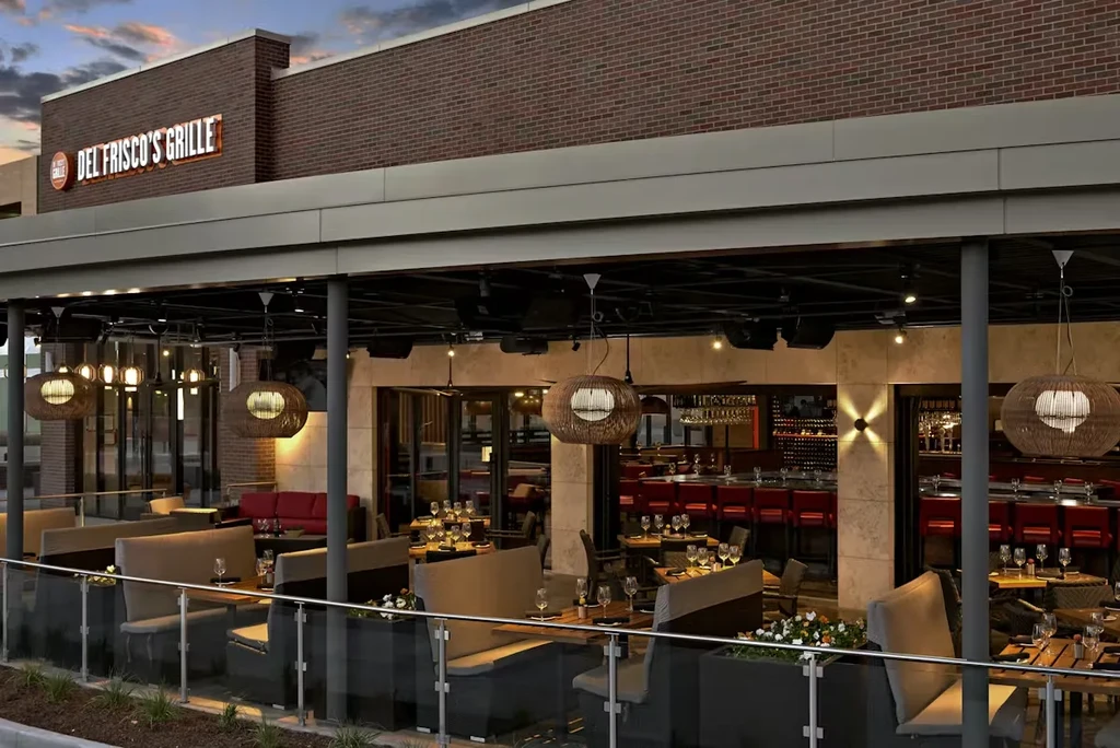 DEL FRISCO'S GRILLE restaurant exterior, covered patio, and interior bar.