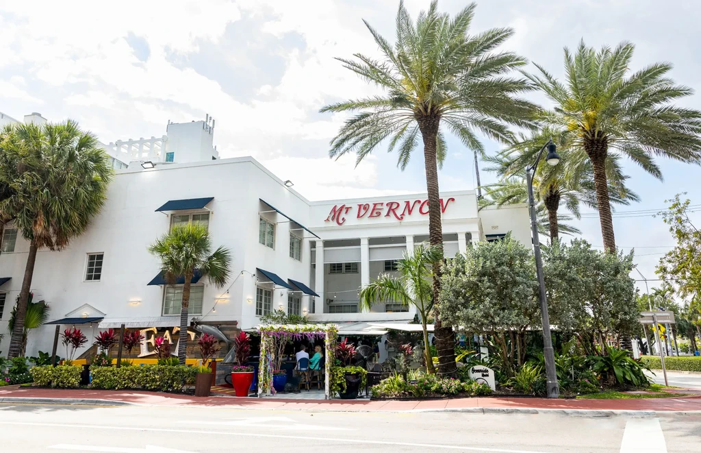 Art Deco building with FATZ tropical outdoor restaurant, MT VERNON sign.