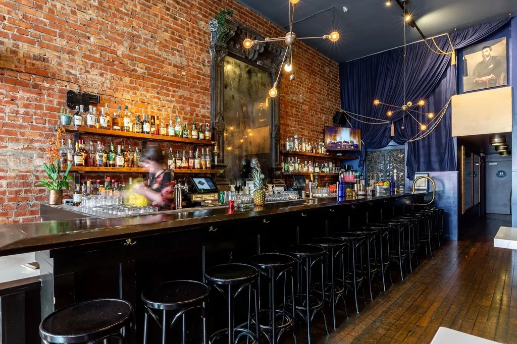 Casements Bar