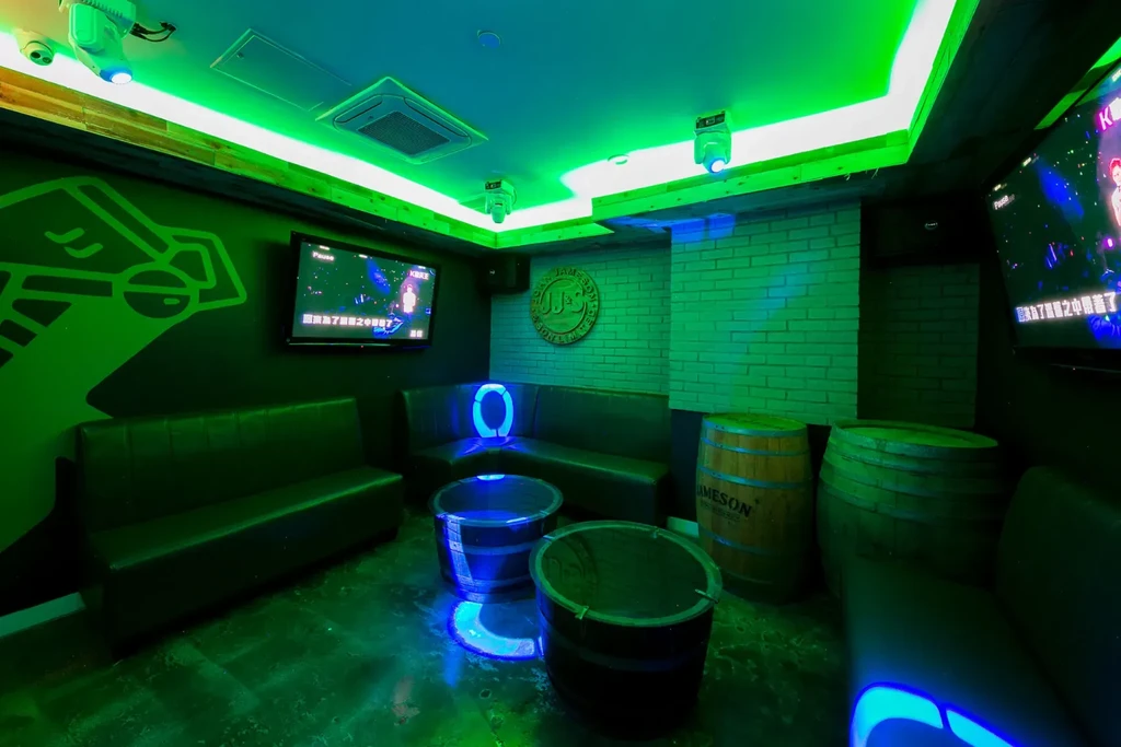 Pandora Karaoke & Bar