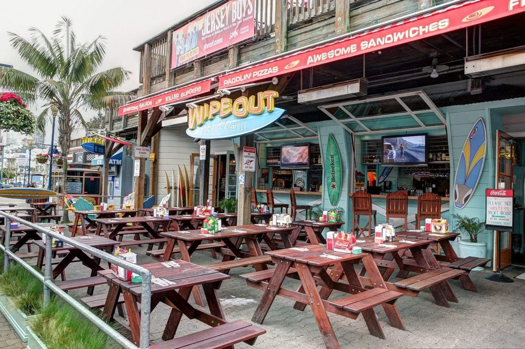 Wipeout Bar & Grill