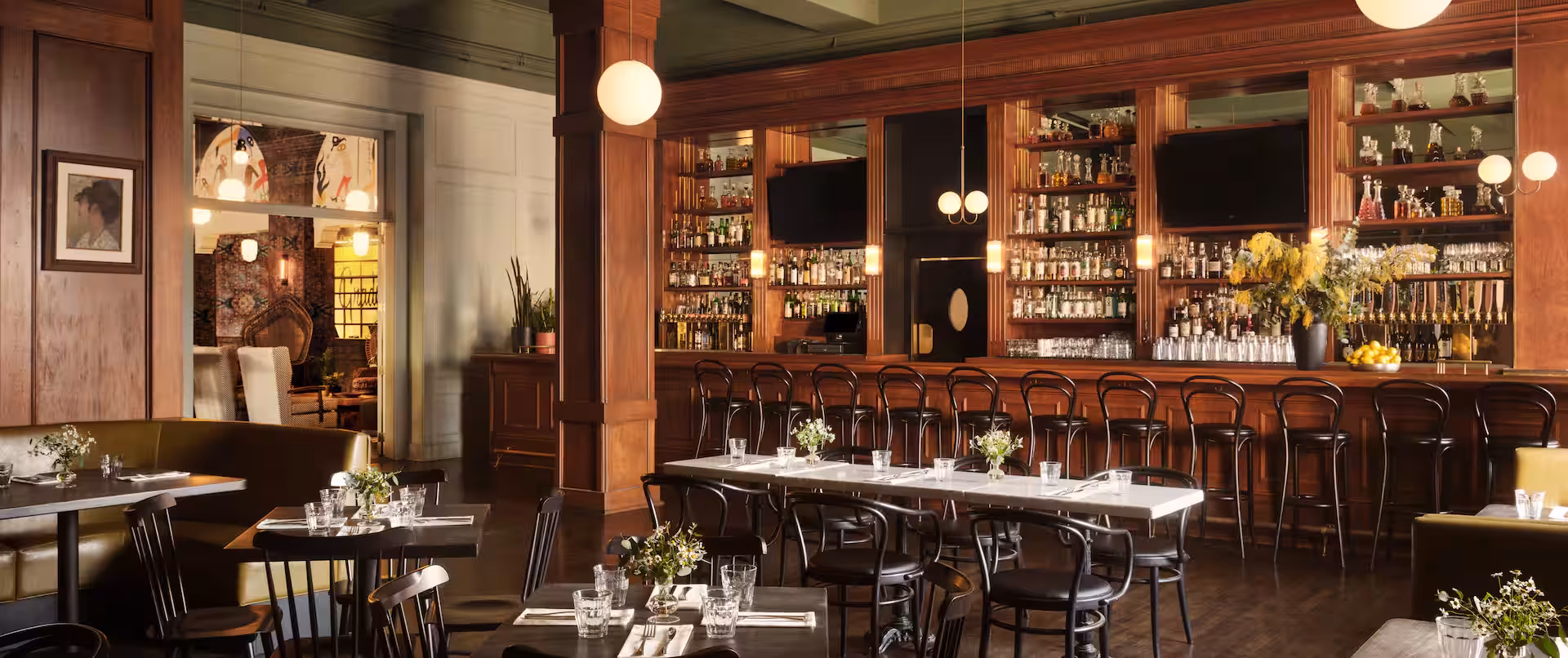 Henry's Bar & Restaurant
