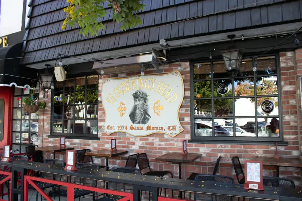 Ye Olde King's Head red brick pub exterior with patio.