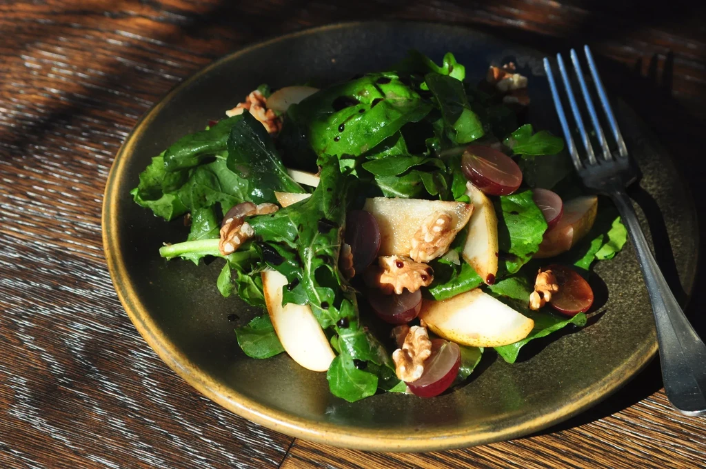 Fresh salad with greens, pears, grapes, walnuts, balsamic dressing.