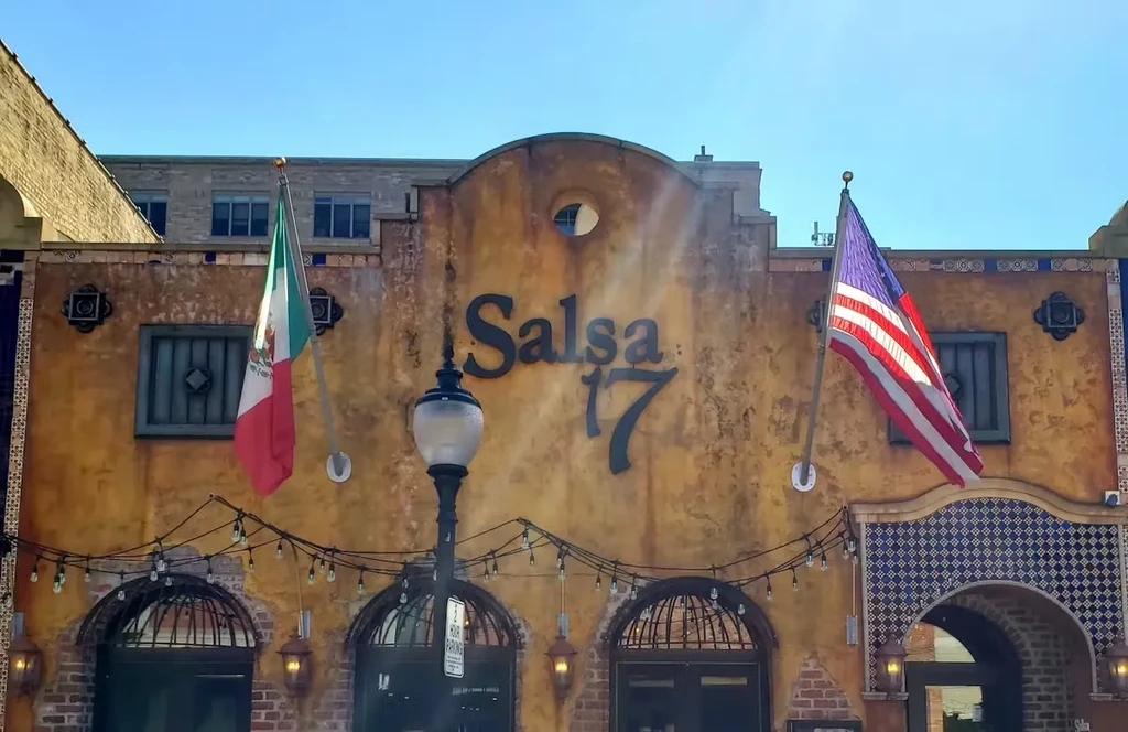 Restaurant "Salsa 17" exterior with Mexican and American flags.