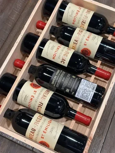 Wooden crate with six bottles of Chateau-Figeac 2020 red wine.
