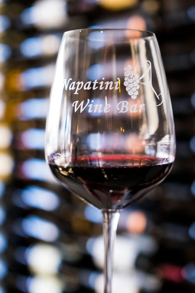 Etched Napatini Wine Bar glass with red wine.