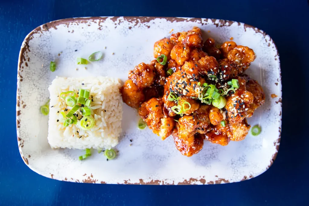 Crispy sauced chicken or cauliflower, white rice, sesame seeds, green onions.
