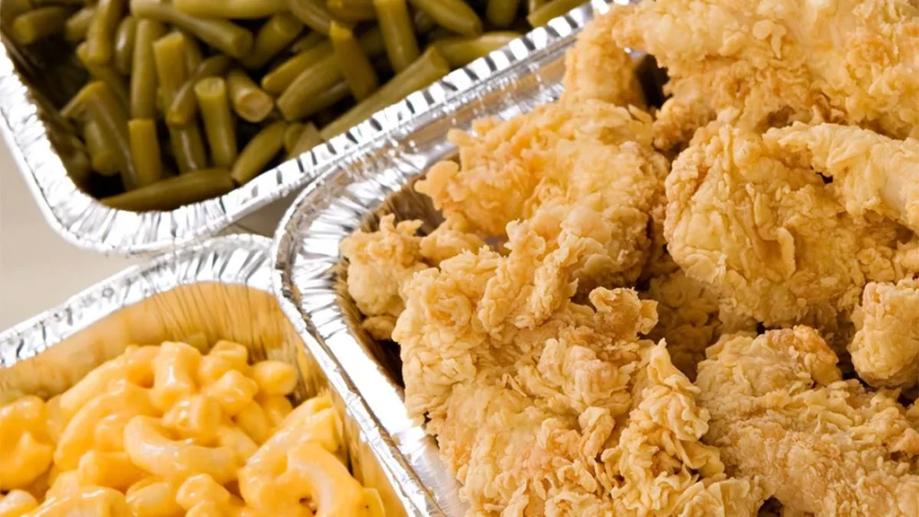 Pans with crispy fried chicken, creamy mac and cheese, and green beans.