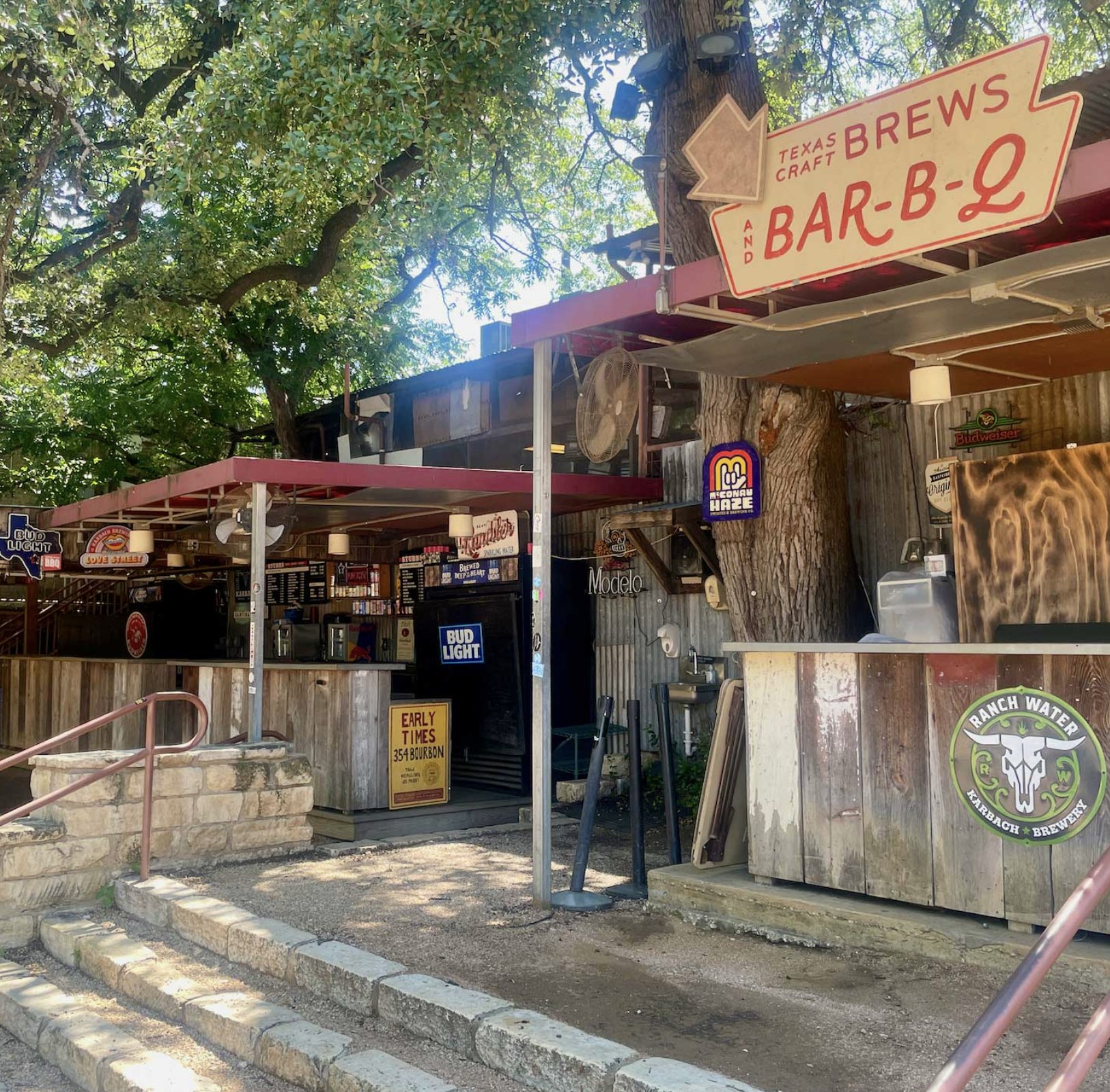 Outdoor Texas Craft Brews and Bar-B-Q establishment under trees.