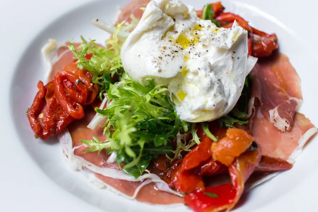 Burrata, prosciutto, roasted red peppers, olive oil, and mixed greens.