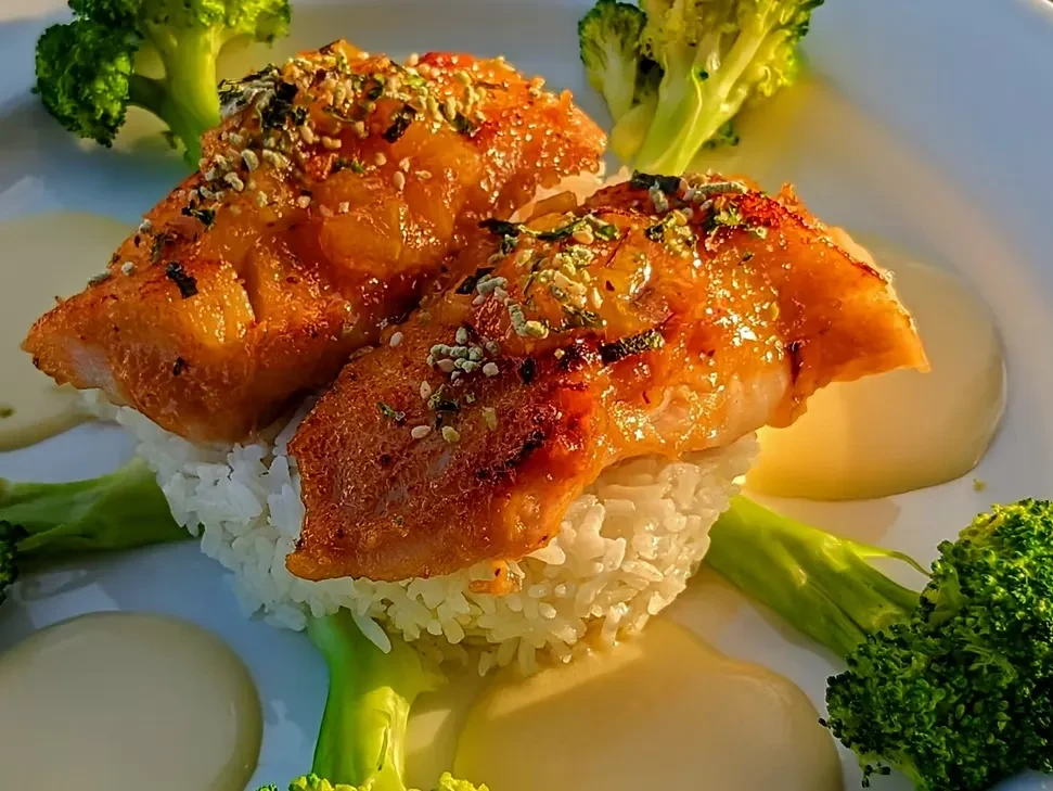 Glazed fish/chicken with sesame, rice, broccoli, and creamy sauce.