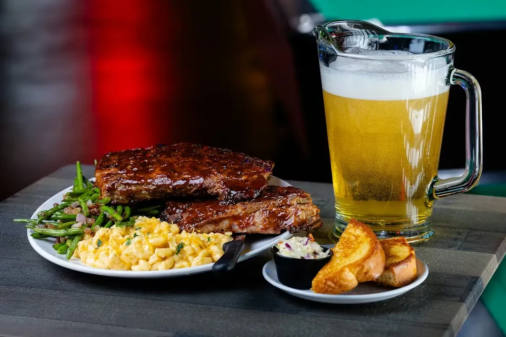 BBQ ribs, mac and cheese, green beans, toast, coleslaw, and beer.