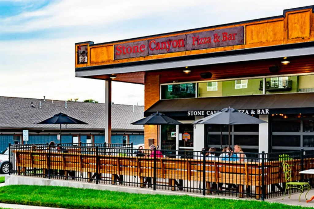 Stone Canyon Pizza & Bar exterior with people dining on patio.