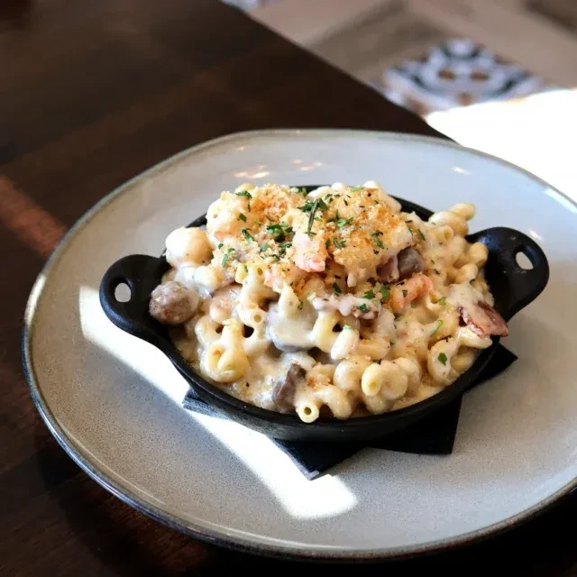 Skillet mac and cheese with mushrooms, protein, breadcrumbs, and herbs.