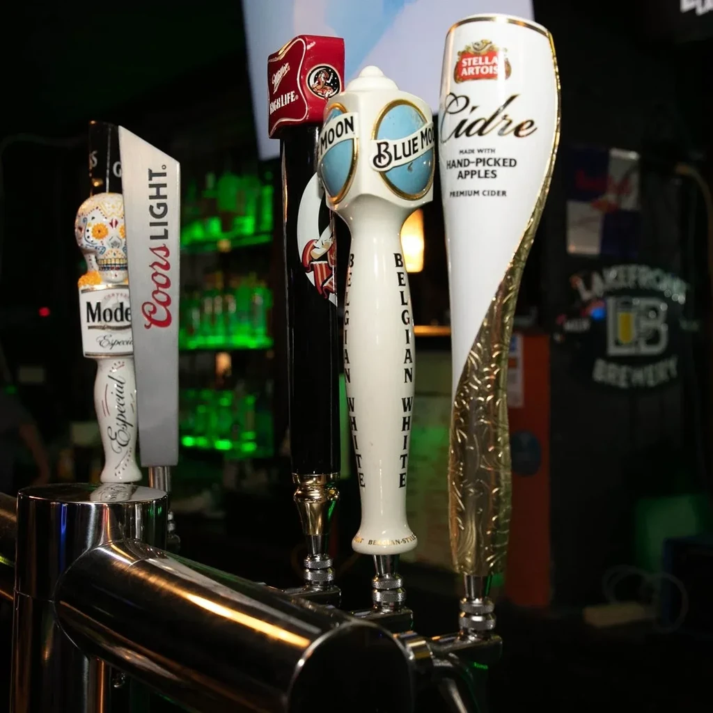 Five beer taps: Modelo, Coors, Miller, Blue Moon, Stella Cidre.