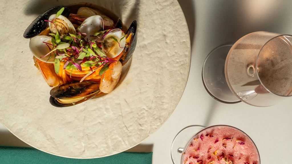 Seafood pasta with mussels, clams, shrimp, rosé, pink cocktail.