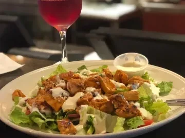Grilled chicken or shrimp salad with tomatoes, dressing, and red wine.