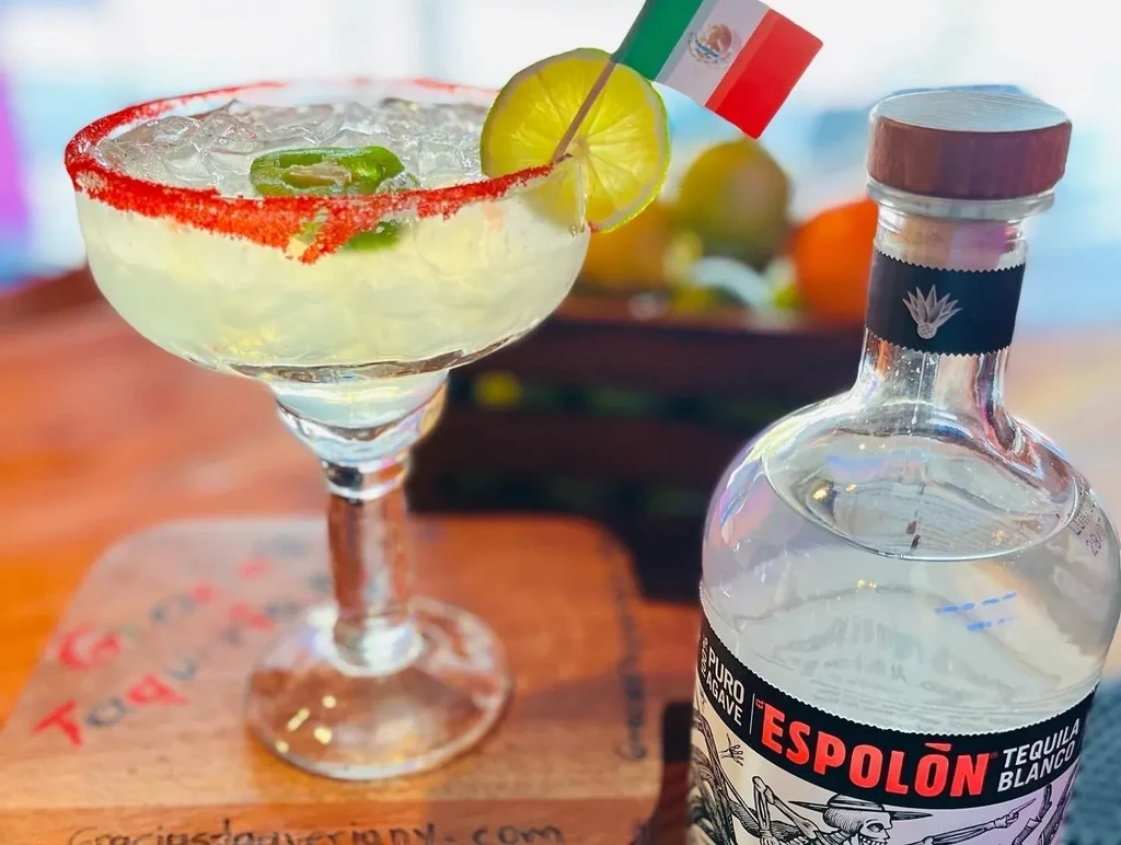 Spicy margarita with lime, Mexican flag, and Espolón Tequila Blanco.