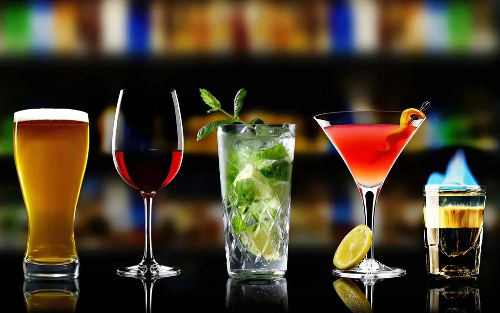 Five alcoholic beverages: beer, wine, mojito, martini, flaming shot.