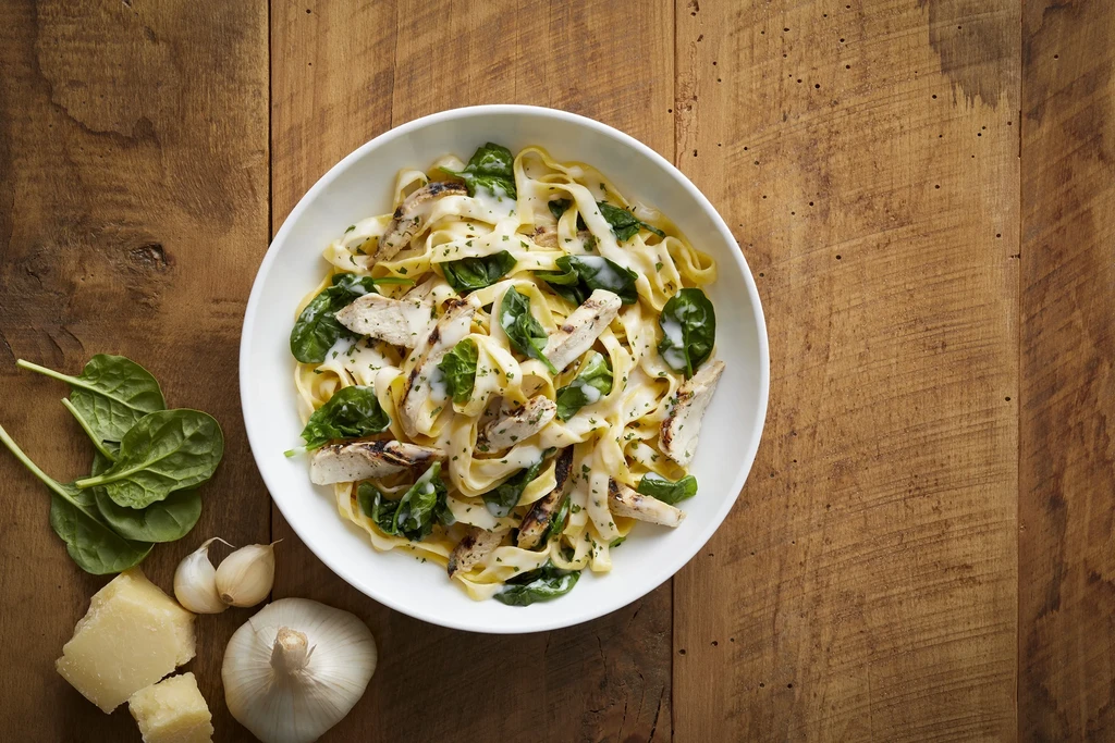 Creamy grilled chicken pasta with spinach, garlic, and Parmesan.