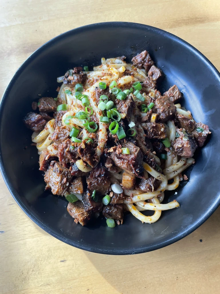 Hearty udon noodles with braised meat, scallions, and fried garlic.