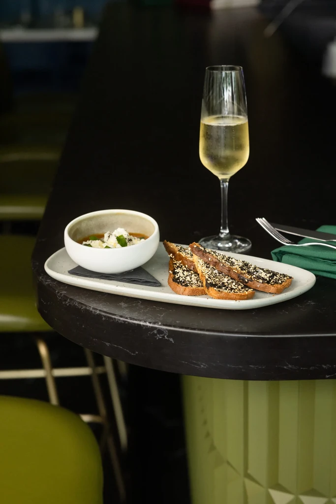 Peacock Wine Bar Happy Hour, Halifax | happyhopper