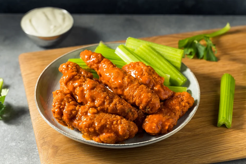 Orange-sauced buffalo chicken, fresh celery, and creamy dipping sauce.