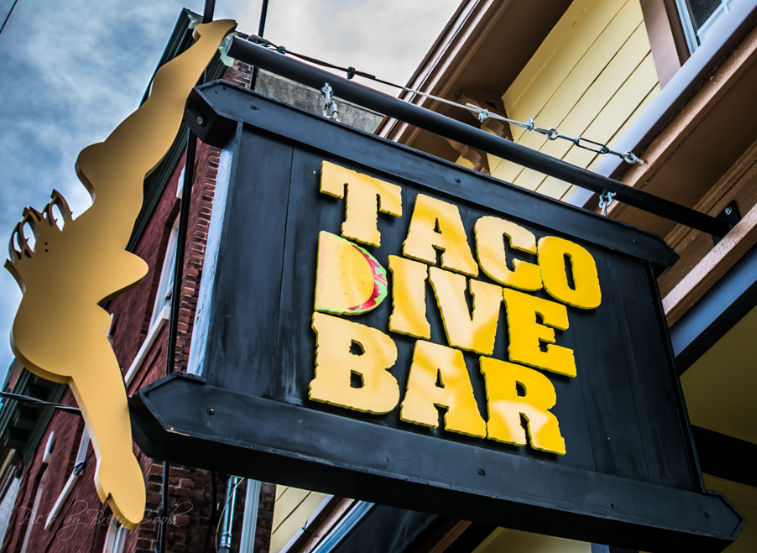 Taco Dive Bar logo