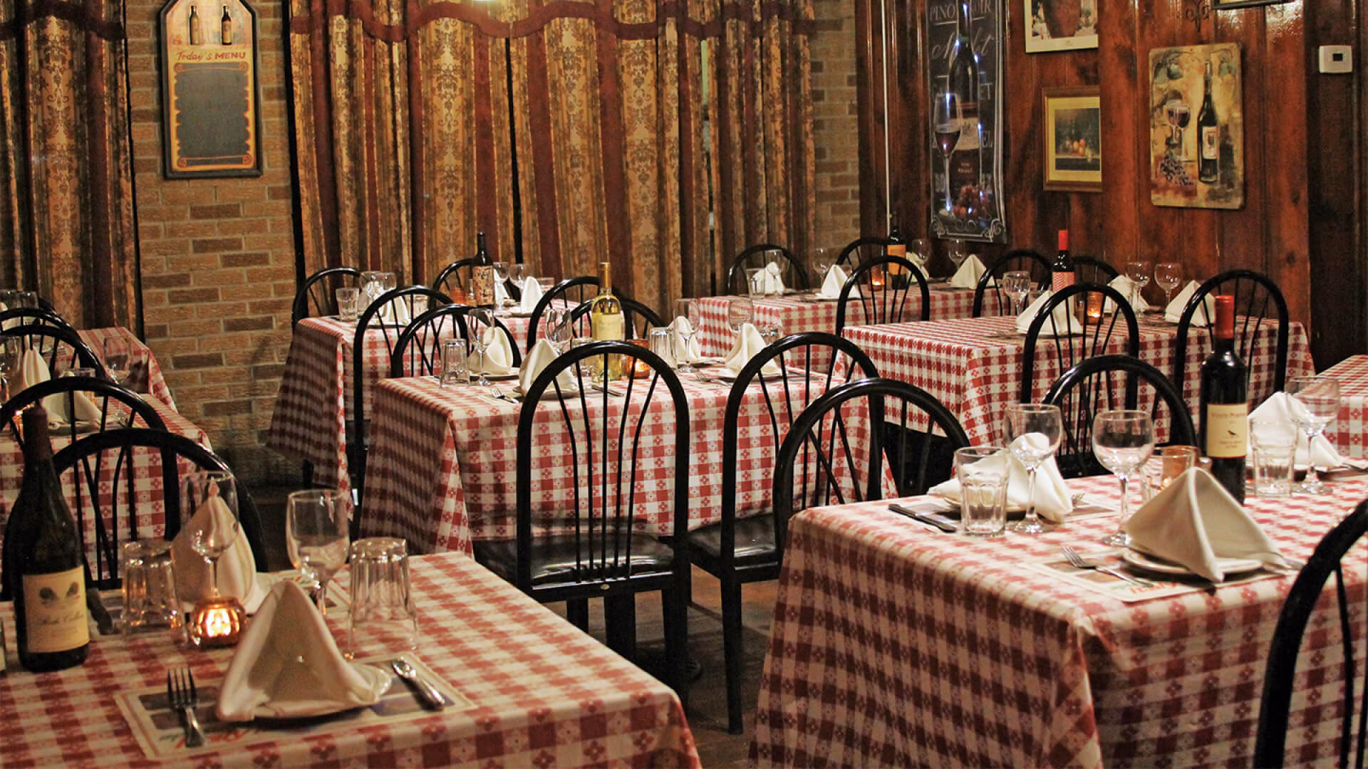 Taormina Trattoria logo