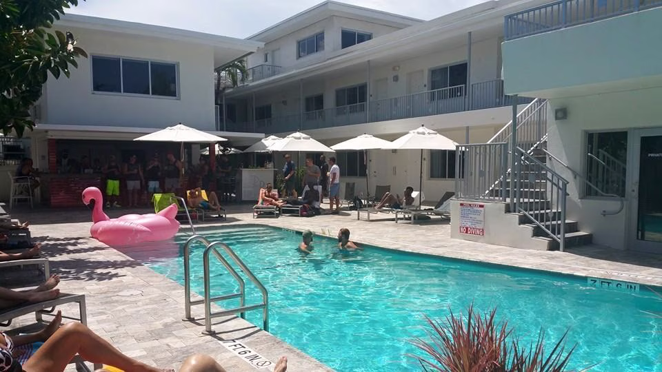 Royal Palms Pool Bar logo
