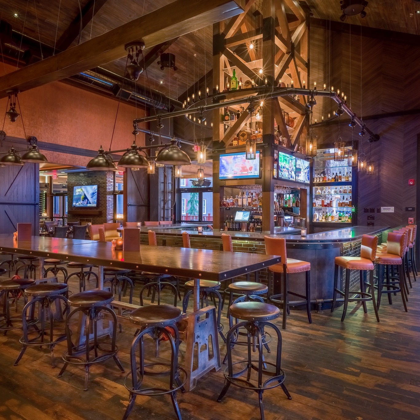 Craftsman Wood Grille & Tap House logo