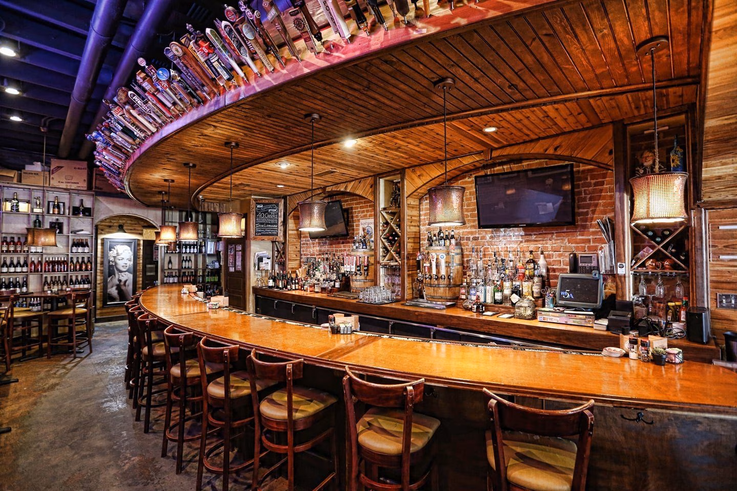 Red Brick Tavern logo