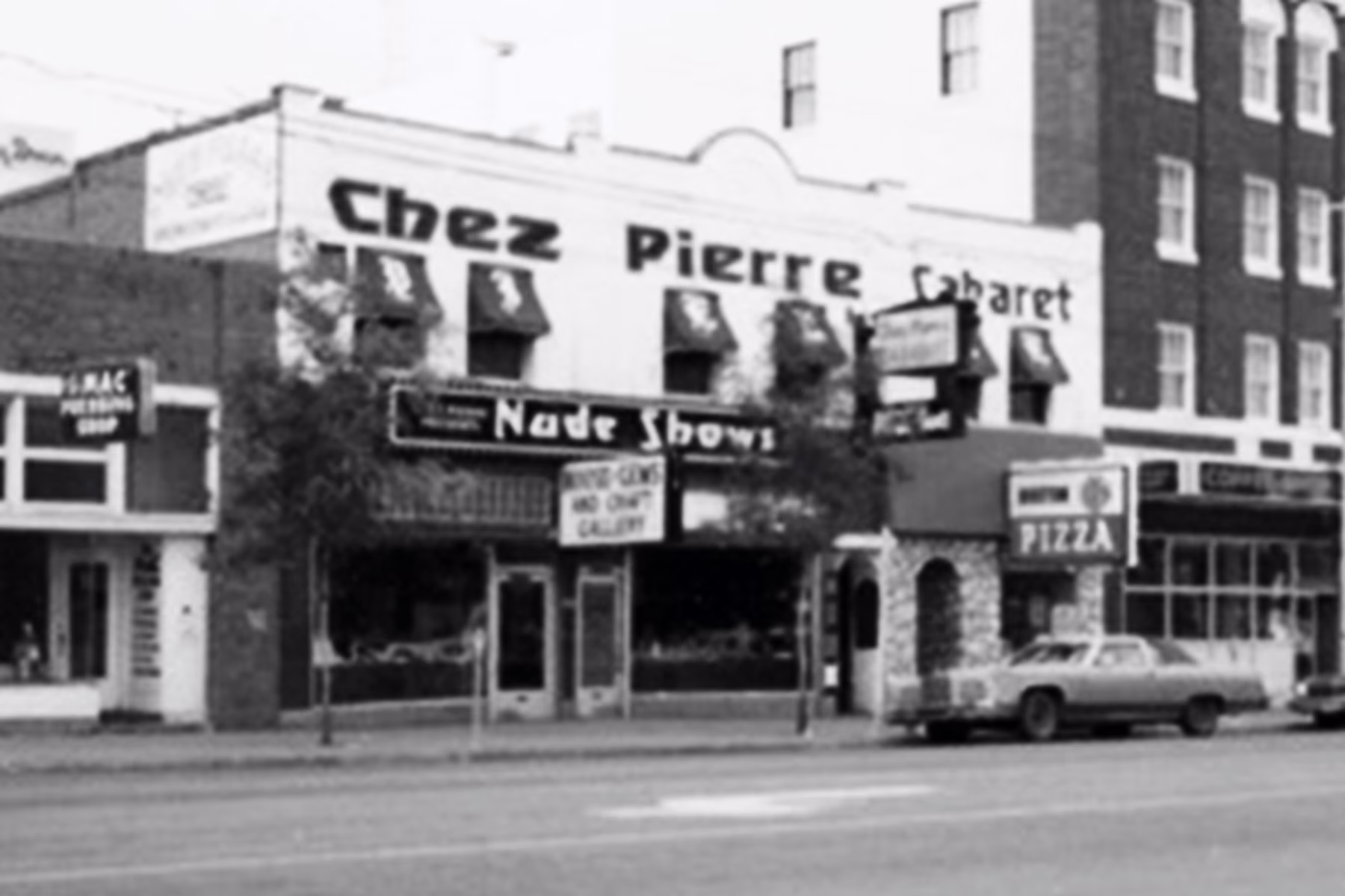 Chez Pierre Cabaret logo