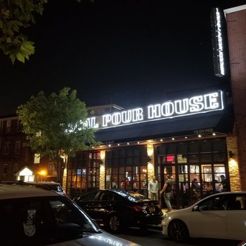 Pour House logo