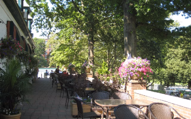 Veranda Cafe logo