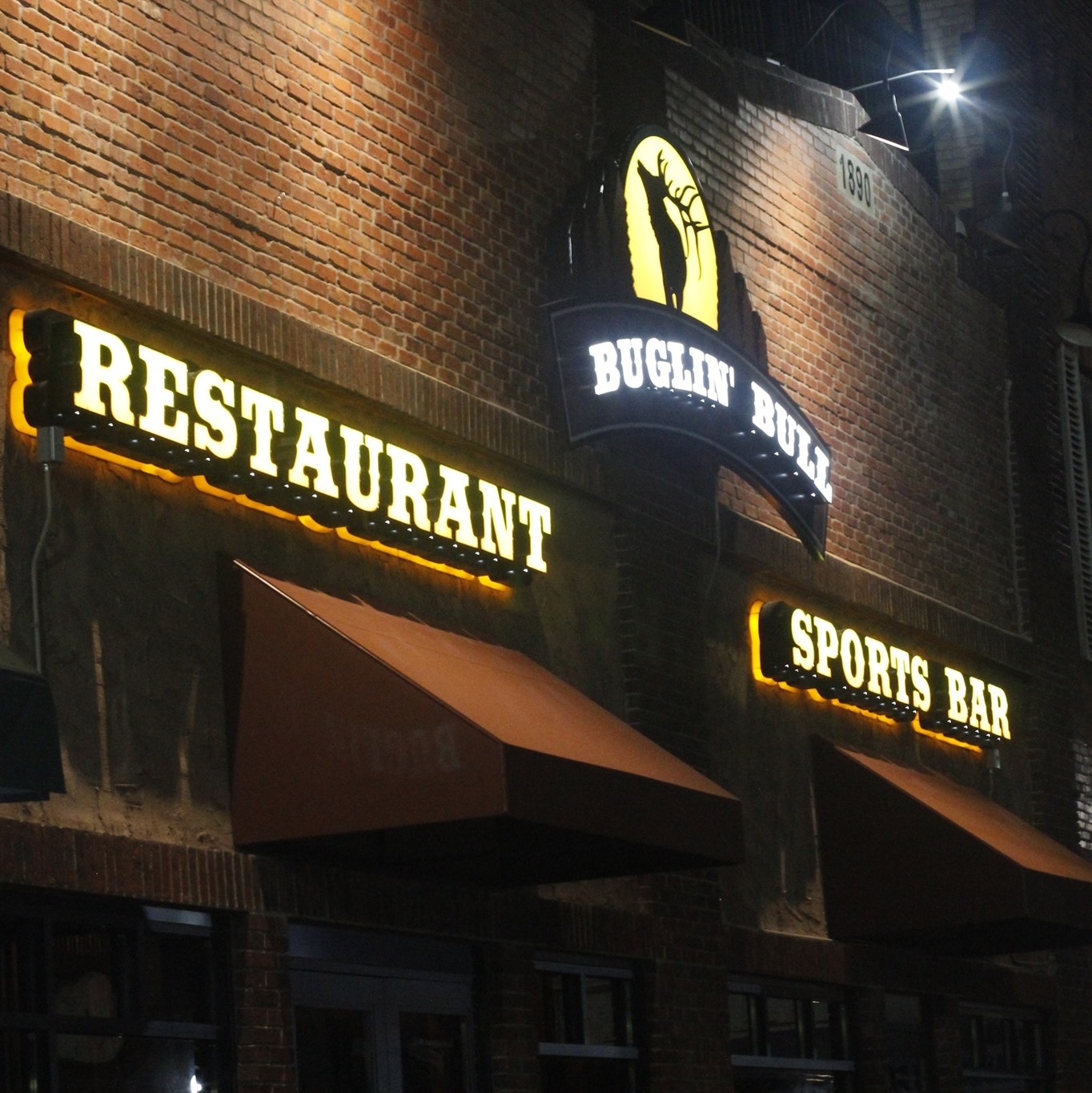 Buglin' Bull Restaurant and Sports Bar logo